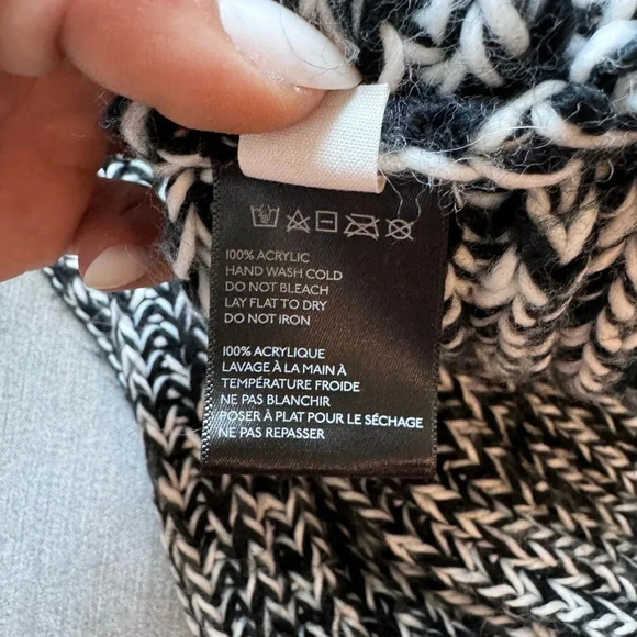 Gap Infinity Scarf - Picture 5 of 5